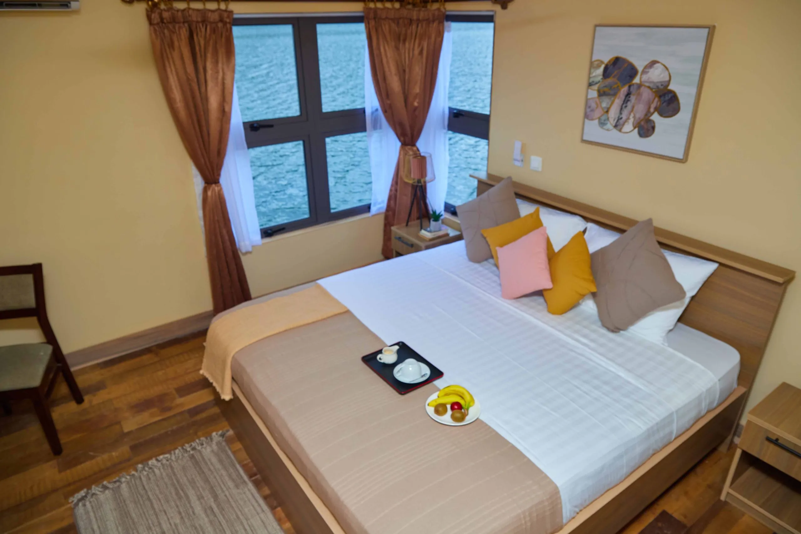 Swan Deluxe - Image 1